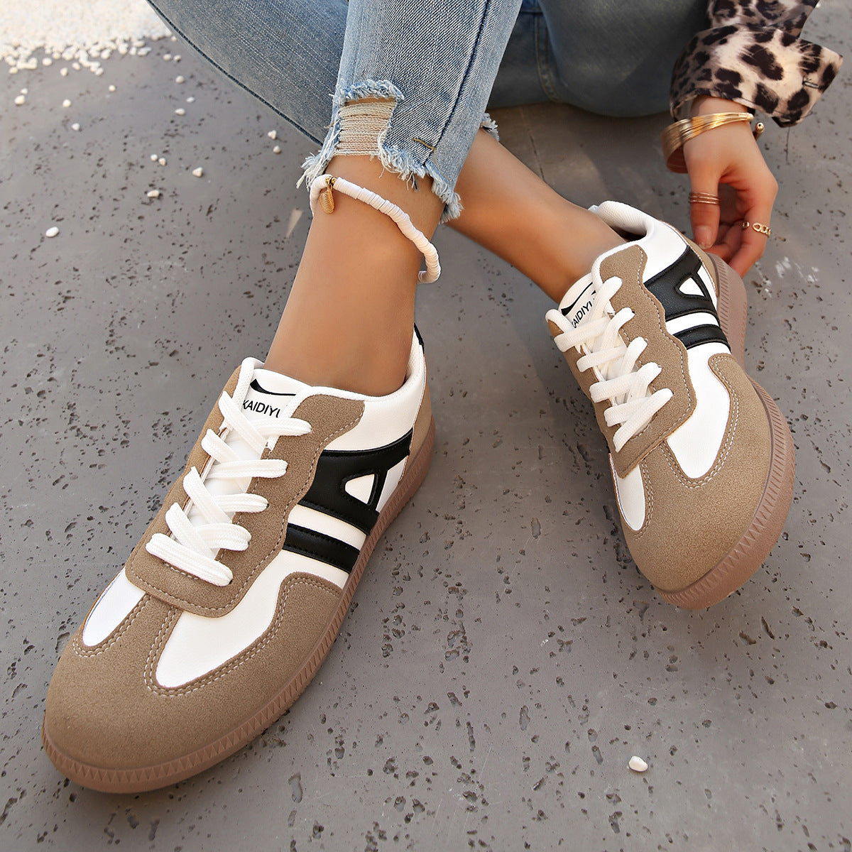 Retro Lace-up Lightweight Women's Sneakers