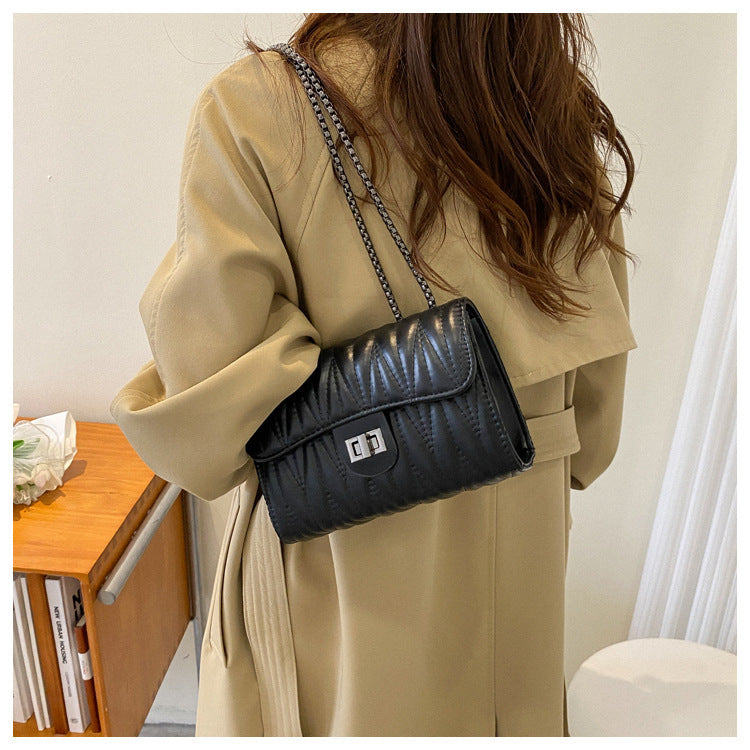 Retro Textured Diamond Small Bag