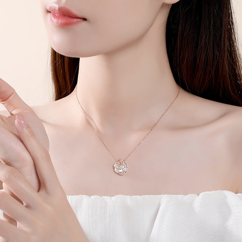 Women's Fashion New Camellia Necklace